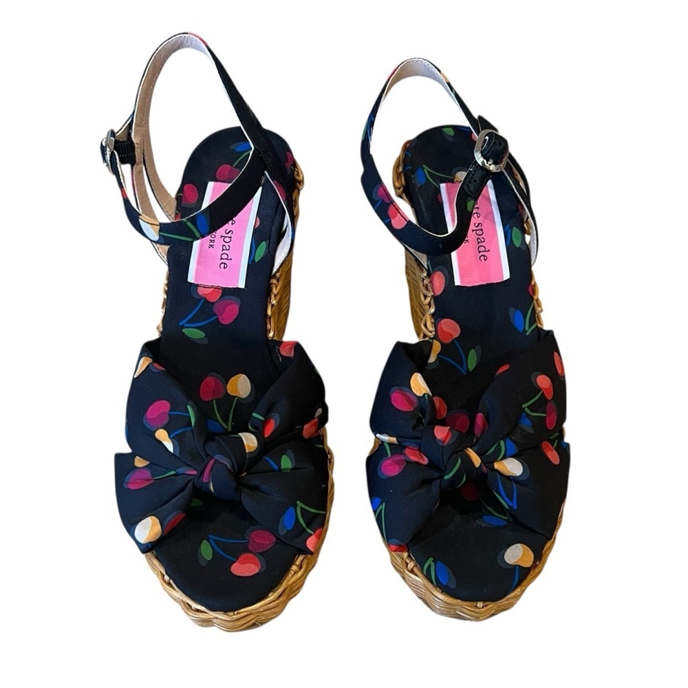 Kate Spade Basket Weave Wedge Sandals Black Cherry Print Size 8.5 NWOB Colorful - Picture 2 of 5